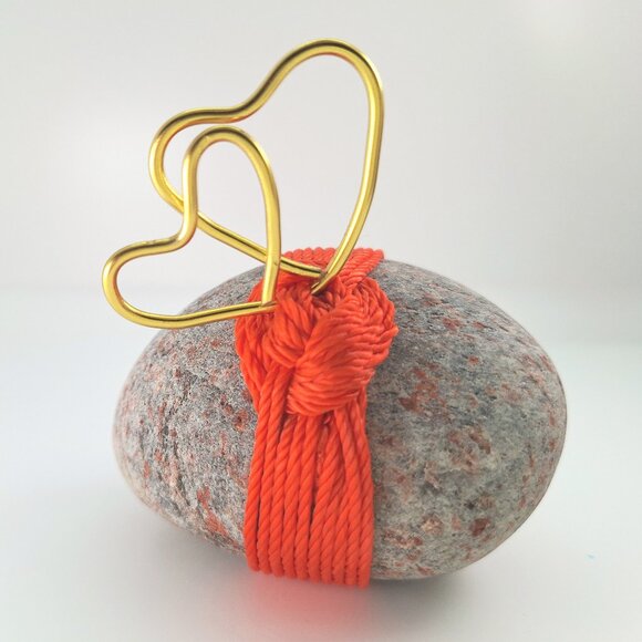 "Our Hearts Are Tied" Rock Art Zen Decor -Wrapped Rock handcrafted in Canada - Picture 5 of 6